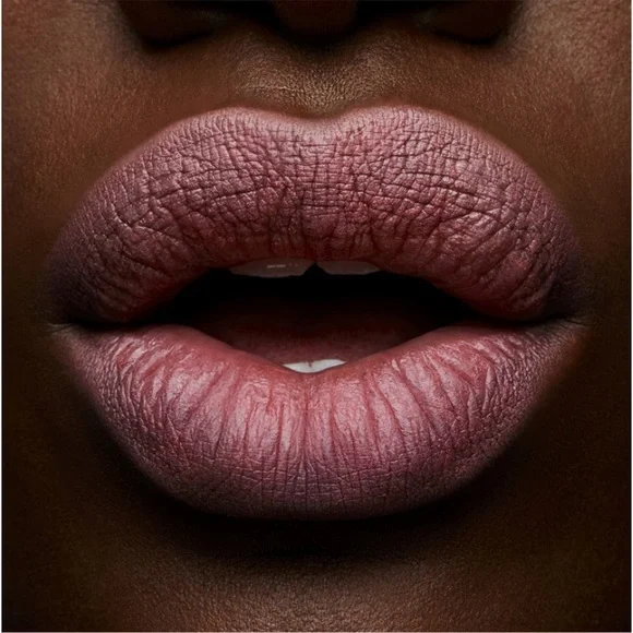 MAC Powder Kiss Lipstick Sultriness - Picture 14 of 16